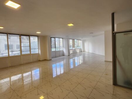 🏢 AMBIENT BIZNESI ME QERA  (Stacioni i Trenit, Durrës)