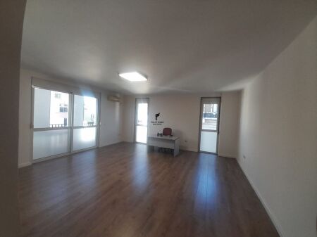 UFFICIO IN AFFITTO 80 M2 VIA KAVAJES 70.000 LEKE FH-73008