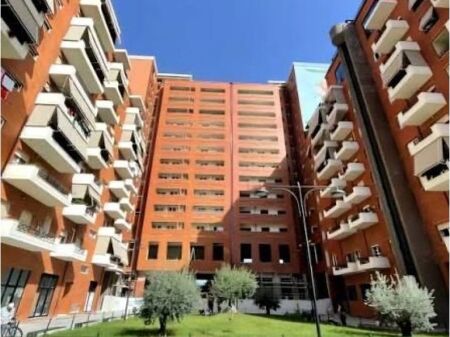 Ambient biznesi premium me qera – Rooftop unik në Tiranë