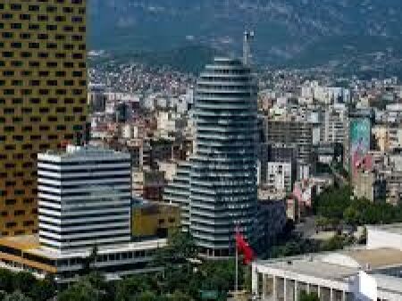 🏢 Appartamento 1+1 in Vendita – Tirana’s Rock, Piazza Skënderbej