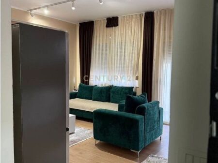 Vendesi in vendita Appartamento 1+1+ Cortile 60 M² a Golem !