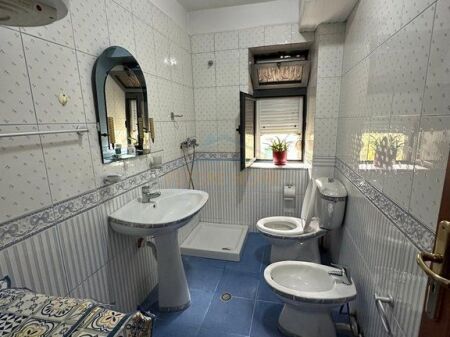 Shitet, Apartament 1+1 Rruga e Elbasanit, Tiranë.