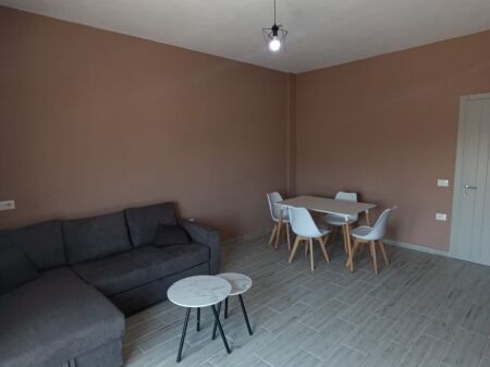 Qera | Shtëpi private 1 + 1 | Mëzez, Kashar | 300 €/muaj