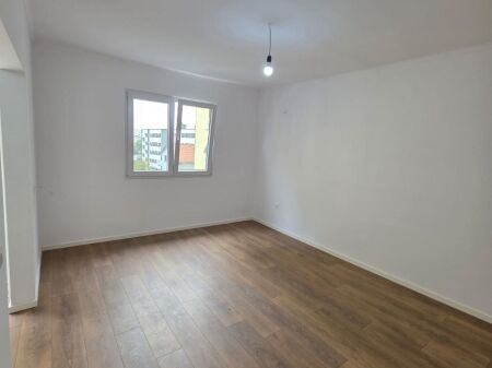 Shitet Apartament 1+1 📍Porcelan mbrapa Europianit