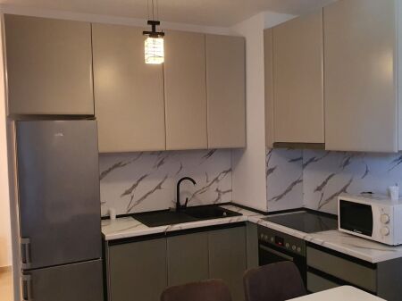 🏢Rruga Kongresi i Manastirit,Kompleksi Zirkon jepet me qera apartament 1+1,i mobiluar 500Euro   
