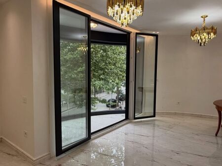 🏢JEPET ME QIRA Ambient Per Zyra 📍Liqeni i Thate •Pamje direkte nga liqeni📐94 m²🚗 Post parkimi i perfshire  💶1.600€ Neto