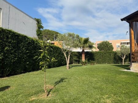 Apartment 2+1 + veranda + yard for sale, Gjiri i Lalzit, "Lura" Complex