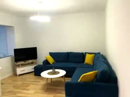 Bulevardi Zogu I,pas Ministrise se Drejtesise jepet me qera apartament 1+1,i mobiluar.55,000Leke