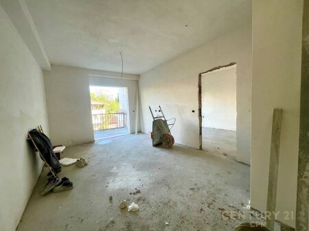 Apartment 1+1 + veranda for sale near Pharmacy 10!