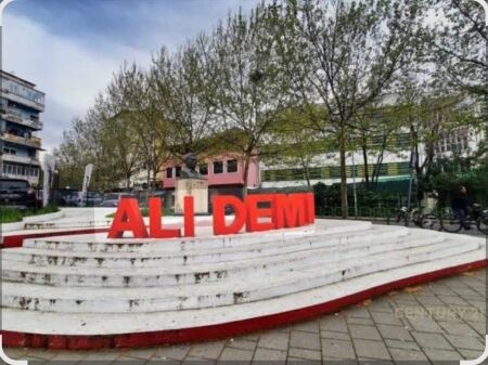 Shitet super apartament 2+1 në Ali Dem