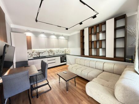 Qera apartament 2+1 , Perball kompleksi delijorgji rruga e kavajes