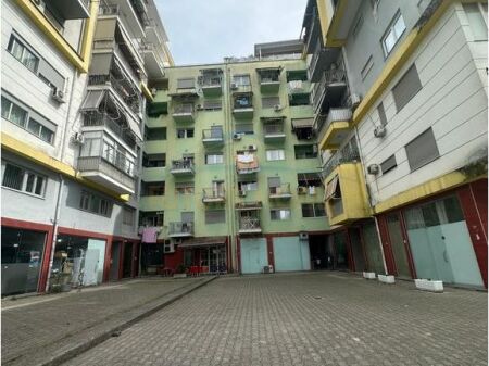 Shitet apartament 2+1 Ish Parku Tirane