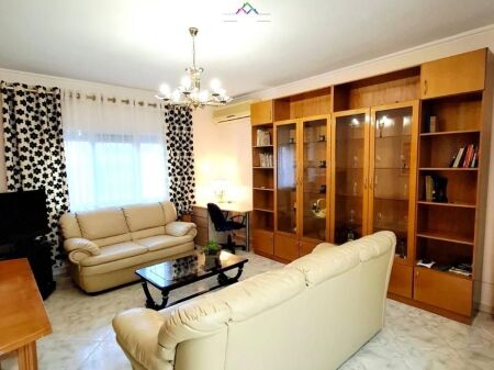 Apartament Me Qera 1+1 Tek Komuna e Parisit ( ID B2101471) Tirane