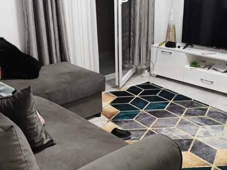 Shitet Apartament 1+1 ne Golem/ 200m2 larg detit