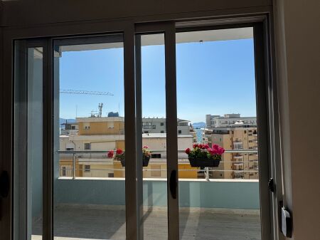 Vendesi Appartamento 2+1 Lungomare Vlore