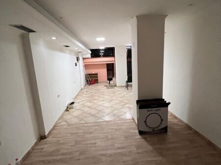 NEGOZIO IN AFFITTO 25 M2 VIA BARDHYL 30.000 LEKE FH-73178