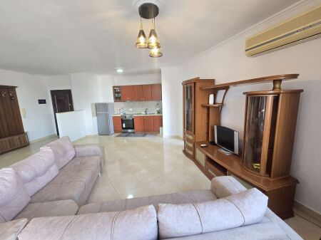 Jepet me qera apartament 2+1 ne Qender