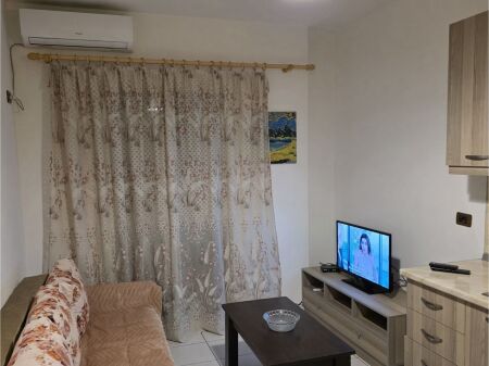 🏡 Appartamento 1+1 in affitto a Xhamllik – 40.000 Lek/mese