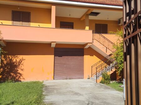 Vilë 2+1 me qira – Zona e Institutit !
