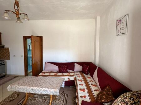 Jepet me qira apartament 1+1 në Astir
