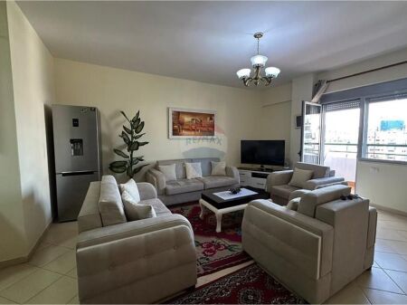 Apartament 2+1 me qera Selvia