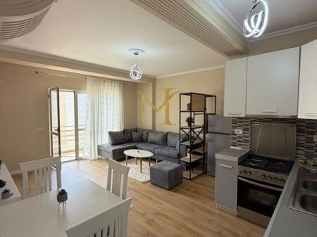 Shitet apartament 1+1 tek ish-Rajoni i Policisë, Durrës