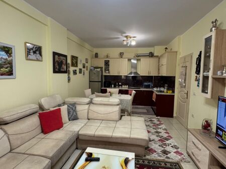 APARTAMENT 2+1+2 ME QIRA UNAZA E RE " OZON"