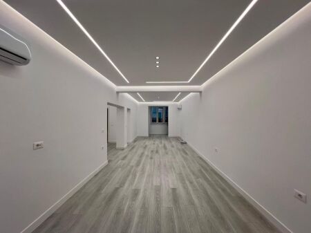 🏘️ In Affitto: Ufficio Luxury 80m² - 2° Piano (Centro - Rruga e Barrikadave) 🔥 Ideale per la tua attività | Super opportunità ✨️ 1000€ Netti/Mese 💶💶