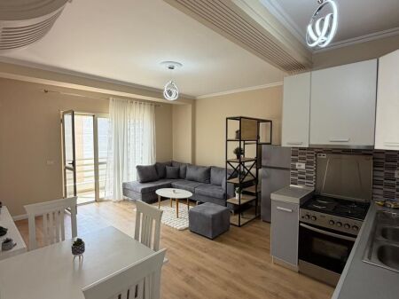 Shitet Apartament 1+1