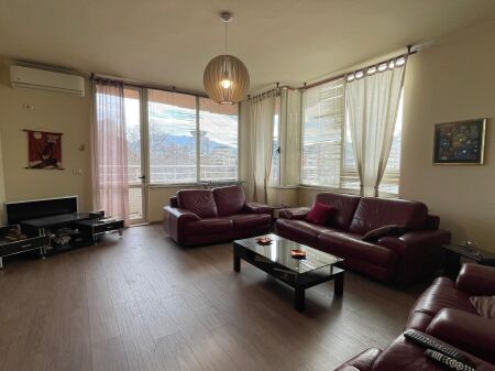 Myslym Shyri prane Drejtorise se Policis jepet me qera apartament 2+1+2,i mobiluar 85,000Leke