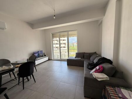 🏡 Appartamento 3+1+2 in affitto 📍 Vicino a 5 Maji💶 Prezzo: 700 Euro / mese (trattabile)