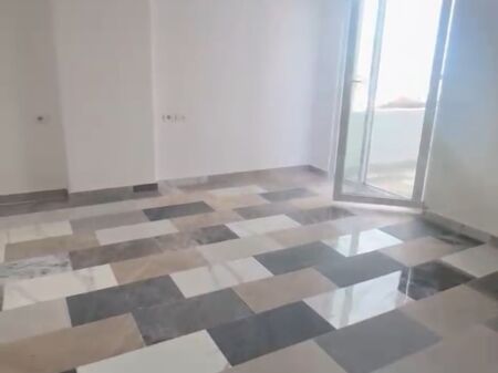 Shitet apartament 2+1+2