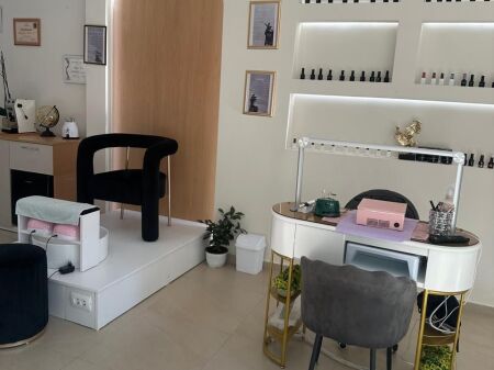 FOR RENT BEAUTY SALON – KAVAJËS STREET !