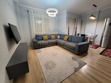 Qera, Apartament 2+1+2, Rruga 5 Maji, Tiranë