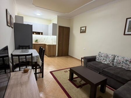 🏡 APARTAMENT ME QIRA 1+1 – TEK MEDRESEJA, TIRANË