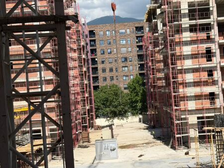 🏡 Shitet Apartament 1+1 📍 Rruga “5 Maji”