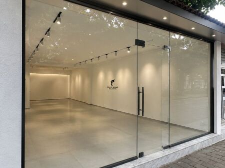 NEGOZIO IN AFFITTO 50 M2 VIA BARDHYL 80.000 LEKE FH-73318