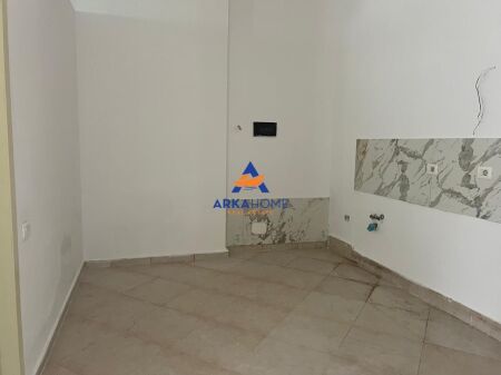 SHITET AMBIENT 73M2 "RRUGA LONI LIGORI, ASTIR" 135.000 EURO