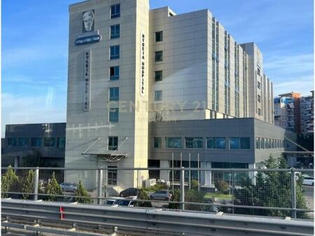 Locale Commerciale in Vendita alla Curva di Kamza, vicino all'Ospedale Hygeia