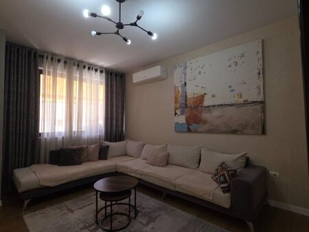 Shitet Apartament 2+1+2