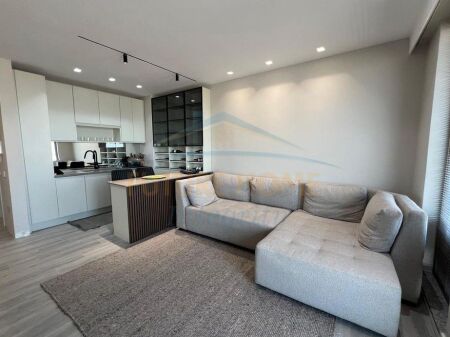 Shitet, Apartament 1+1+Verandë+Garderobë, Sauk, Tiranë.