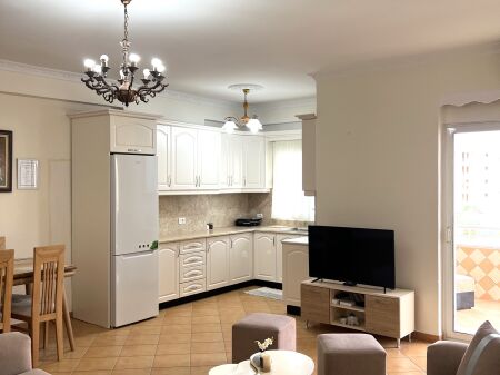 🏡 Jepet me qera Apartament Gjigand 2+1+2 & 2 Bllk ne Vlore - Perballe Shk. Jani Minga - 40,000 Lekë/Muaji