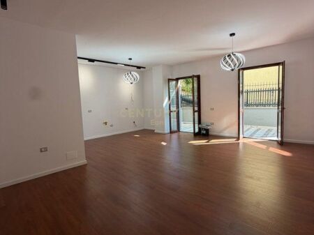PËR SHITJE APARTAMENT 2+1+2 BANJO DHE VERANDË, SEFER EFENDIU, DURRËS!