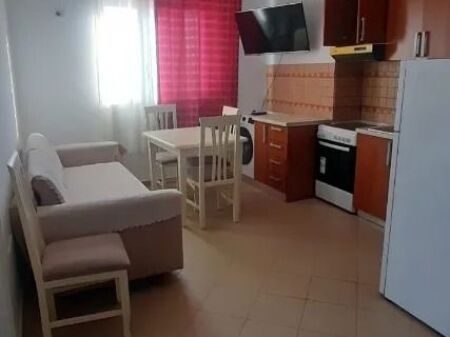 🏢Don Bosko, vicino alla scuola “Qazim Turdiu”, si affitta un appartamento arredato. 48.000 Leke