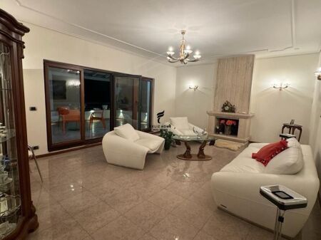 ZYRE ME QERA 202 M2 RRUGA E ELBASANIT 130.000 LEKE FH-73480