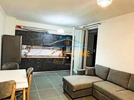 Qera, Apartament 2+1, Rruga 5 Maji, Tiranë.