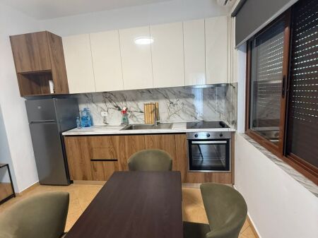 Bulevardi Ri Jepet Apartament 2+1 Me Qera