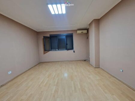 Zyre Me Qera 2+1 Ne Qender (ID BZ2519) Tirane