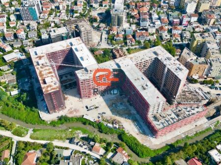 Tek Riverside Residence, Shitet Apartament 1+1 Me Planimetri Te Rregullt Dhe Orientim Perfekt !!!