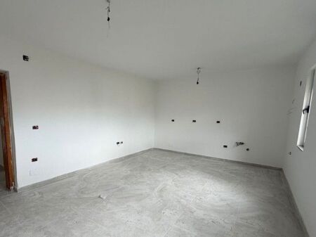 APARTAMENT 2+1 PER SHITJE TE ALI DEMI!